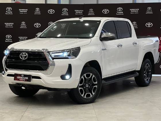 TOYOTA HILUX 2.8 D-4D TURBO DIESEL CD SRV 4X4 AUTOMÁTICO TOYOTA HILUX 2.8 D-4D TURBO DIESEL CD SRV 4X4 AUTOMÁTICO